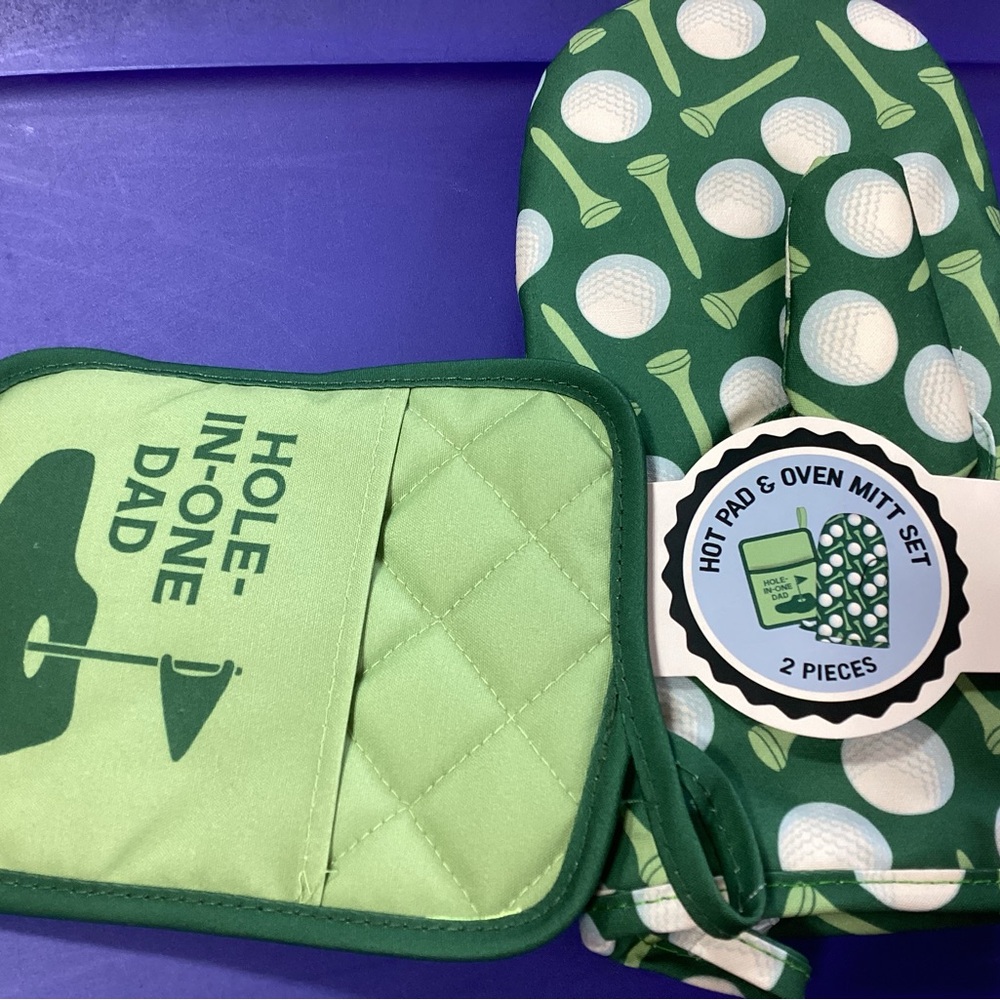 NWTS 2 piece Hot Pad & Oven Mitt set Hole in One Dad - green & white golf tees